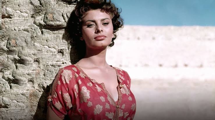 sophia loren fisico